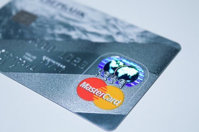 The 5 Best Credit Cards for Newcomers to Canada: 2025 Guide settlefast