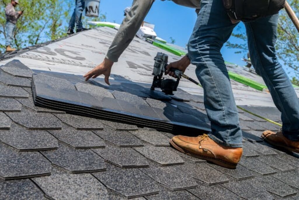 How Roofing Contractors Build Successful Careers in Canada